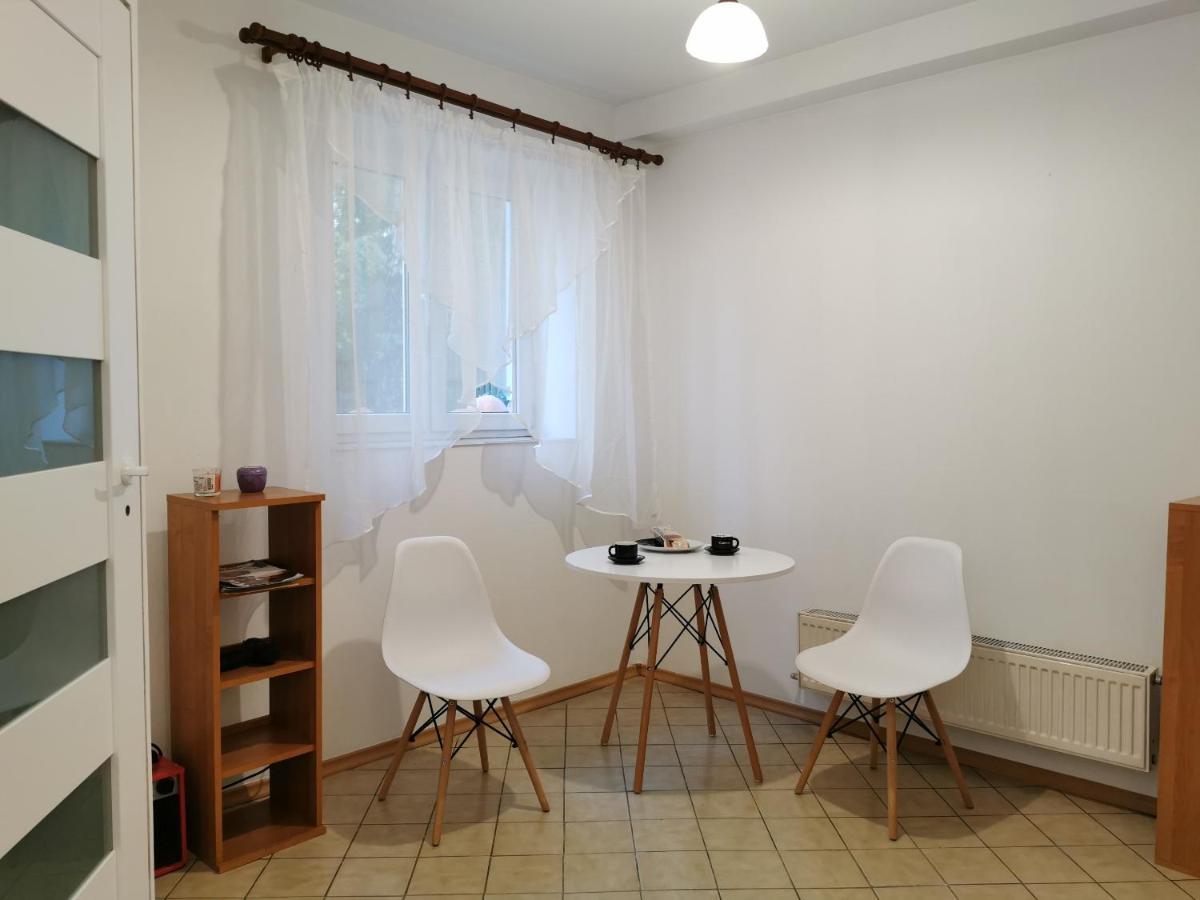 White Apartment Яблона Екстериор снимка