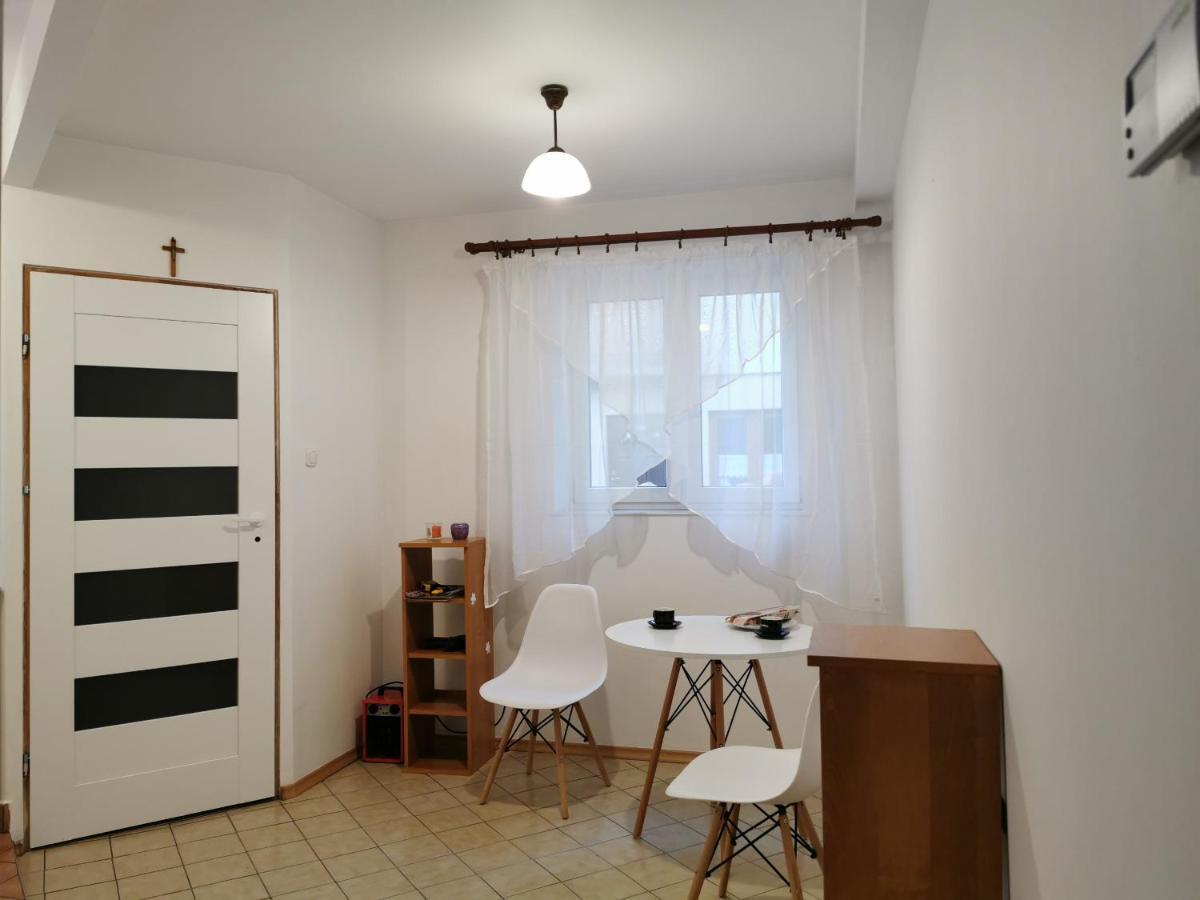 White Apartment Яблона Екстериор снимка